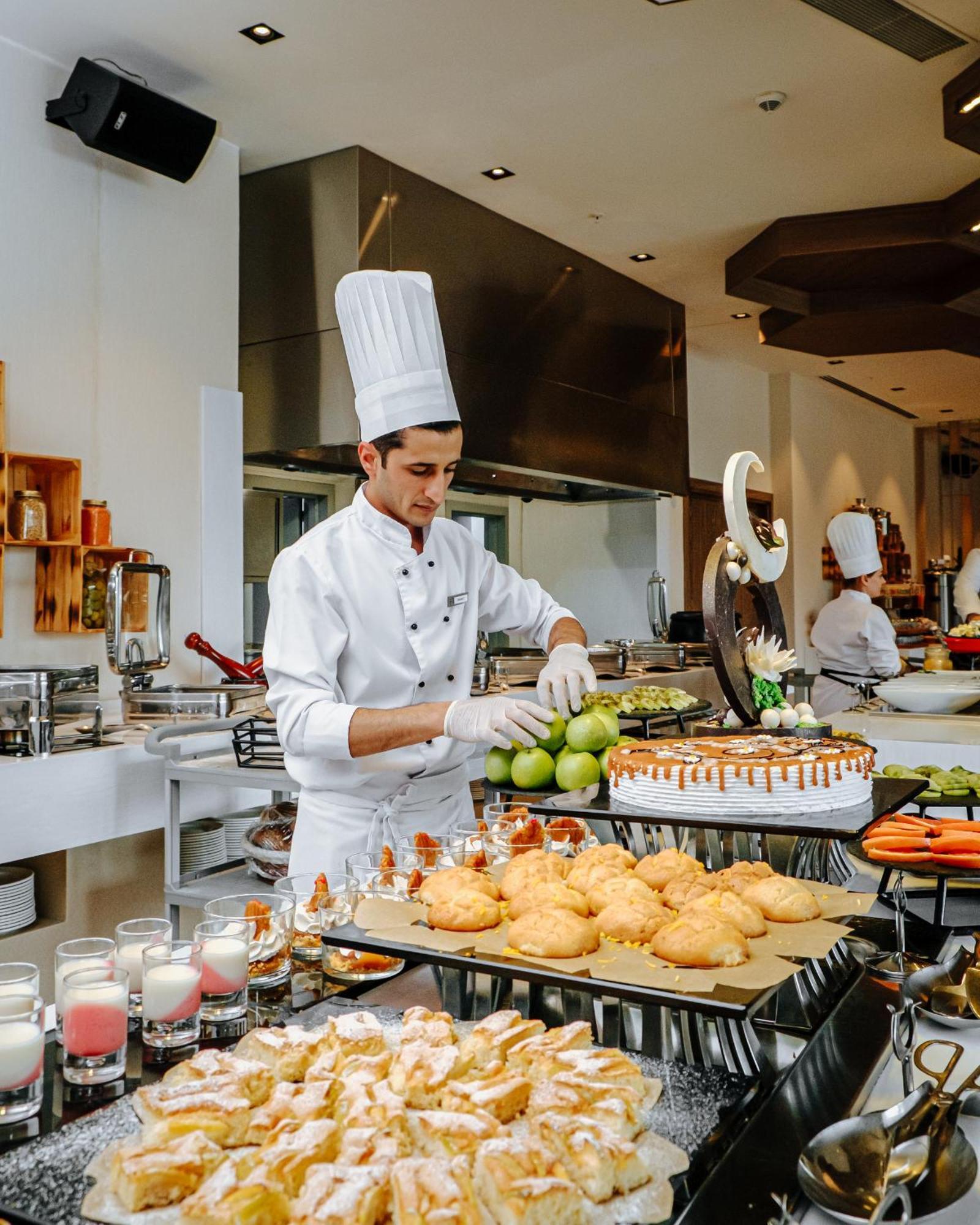 Lankaran Springs Wellness Resort Exterior photo A pastry chef at work