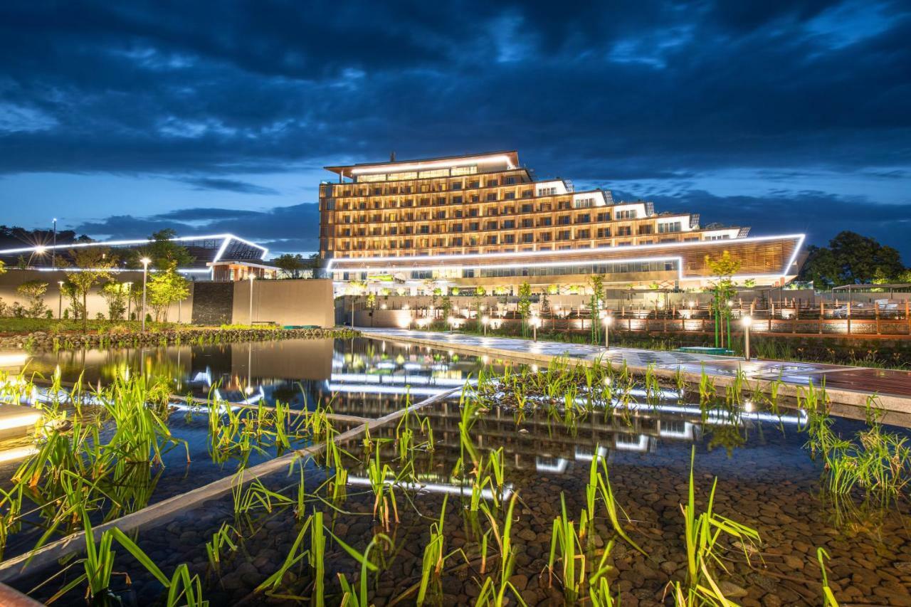 Lankaran Springs Wellness Resort Exterior photo The hotel at night